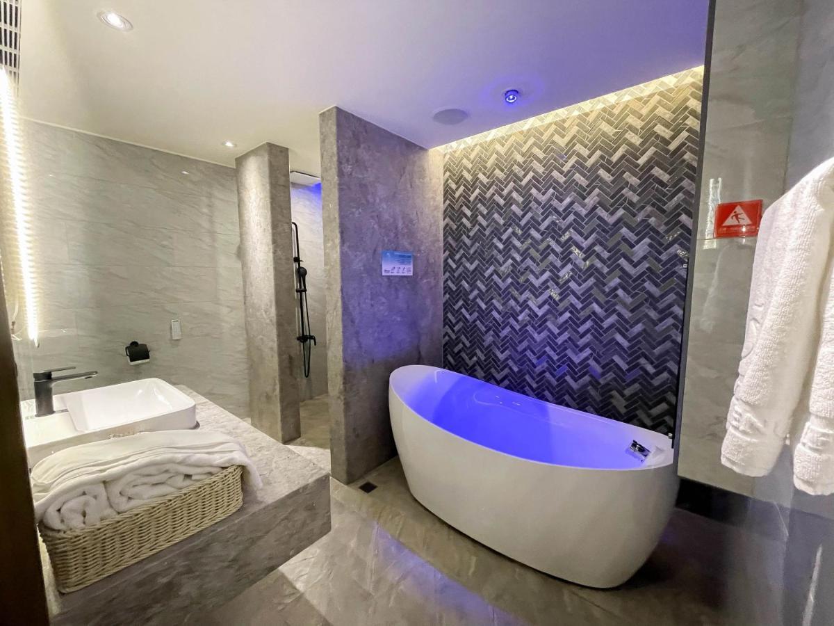 Fifth Avenue Motel Тайчжун Экстерьер фото