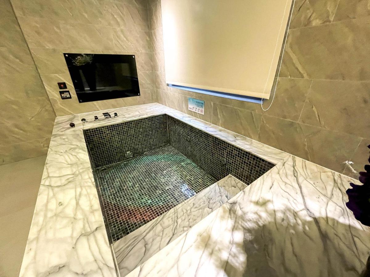Fifth Avenue Motel Тайчжун Экстерьер фото