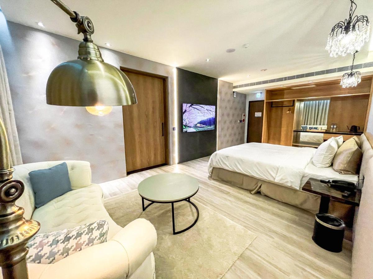 Fifth Avenue Motel Тайчжун Экстерьер фото