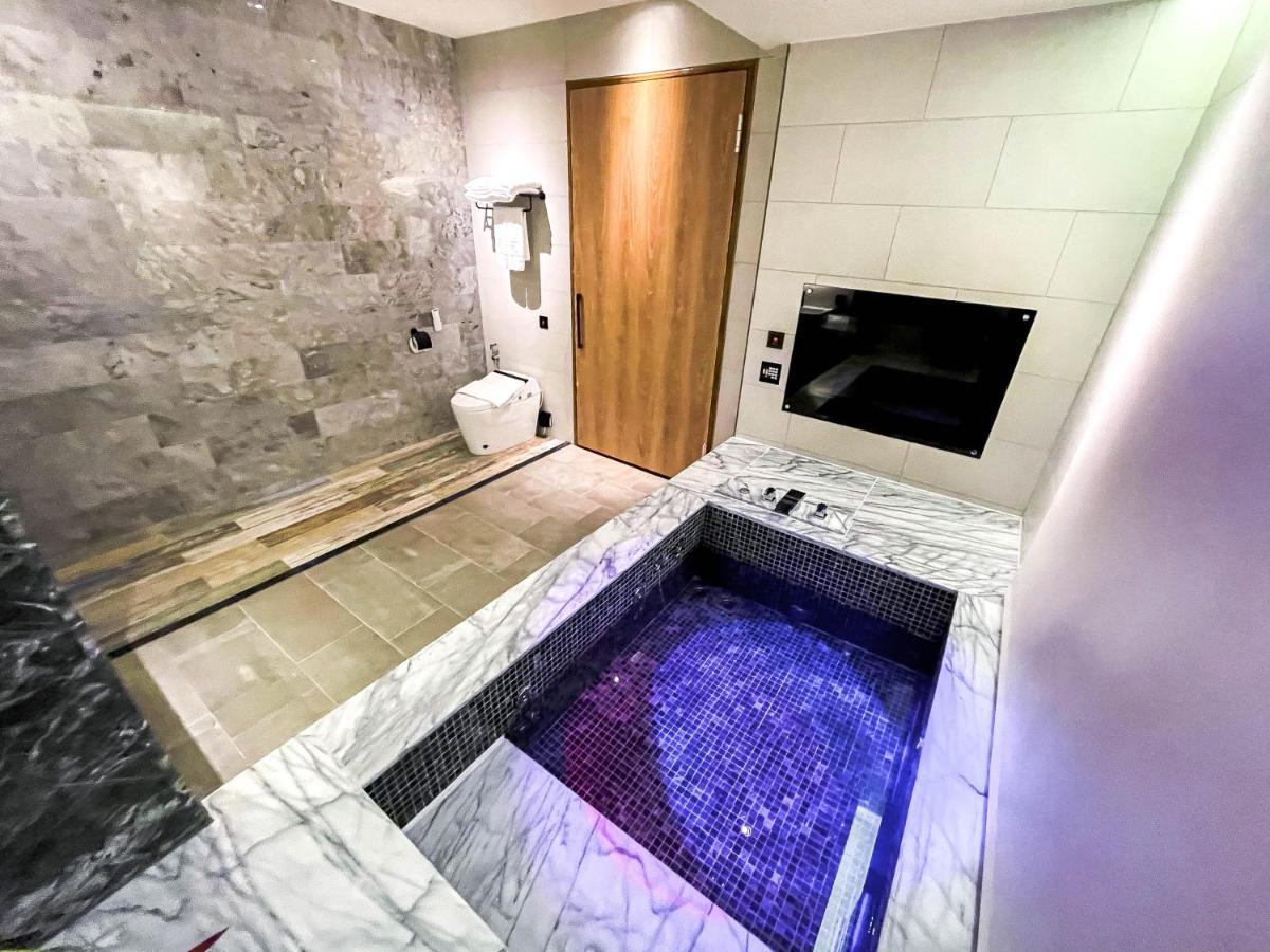 Fifth Avenue Motel Тайчжун Экстерьер фото