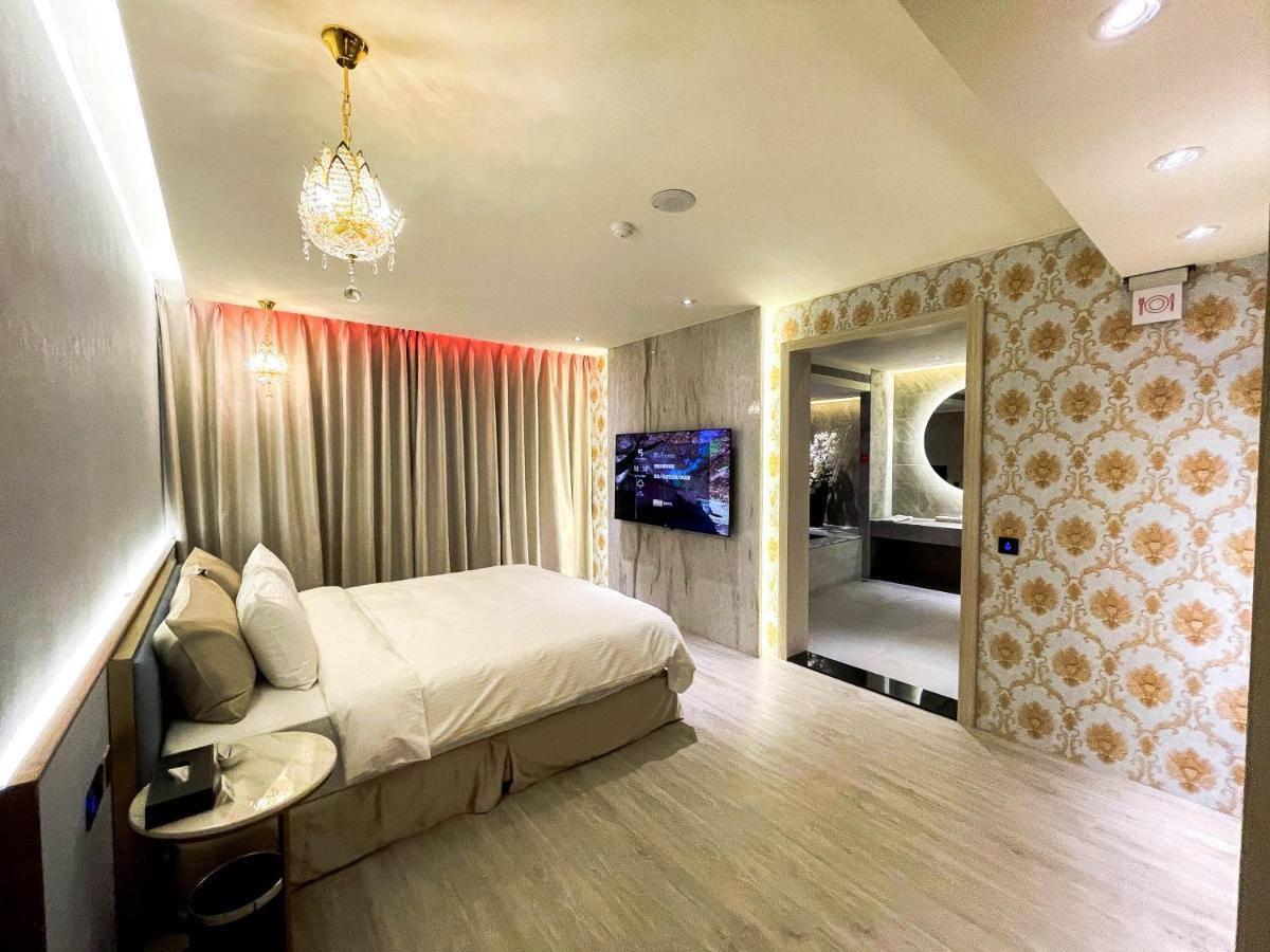 Fifth Avenue Motel Тайчжун Экстерьер фото