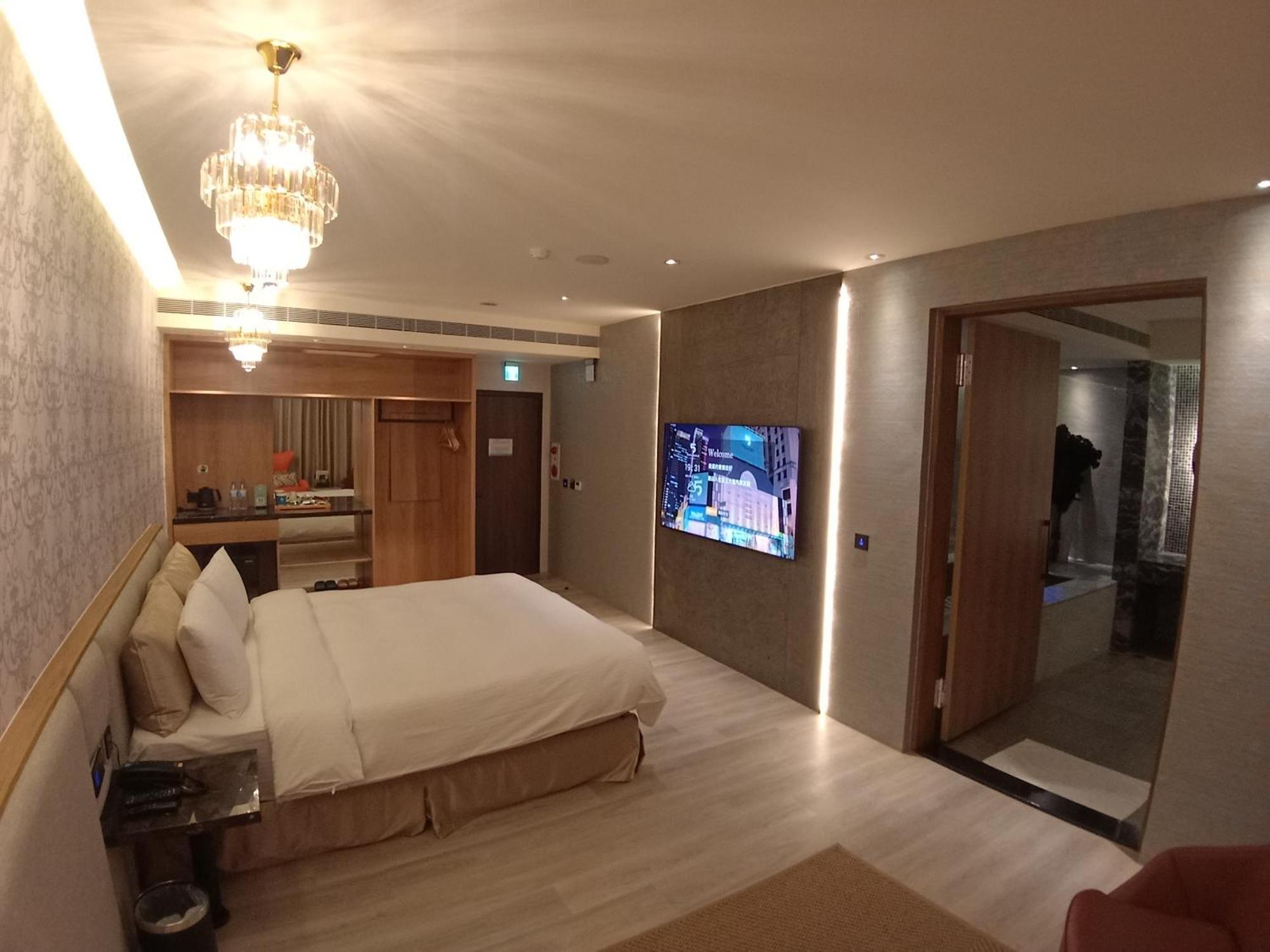 Fifth Avenue Motel Тайчжун Экстерьер фото